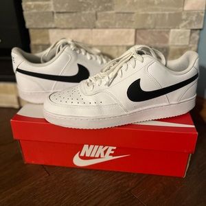 Mens size 10 nike court visions lo